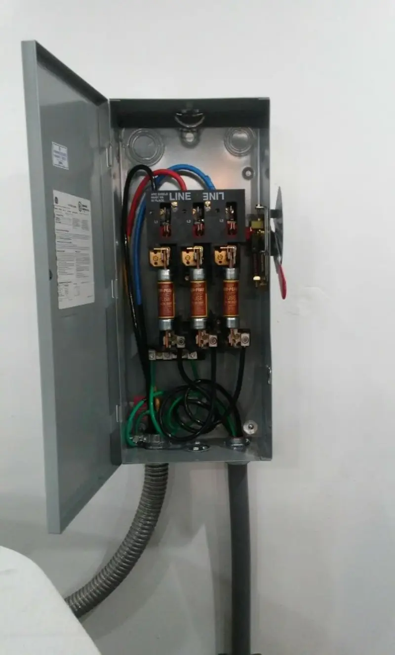 Three-phase disconnect switch installed for Smoke Detector Installation in Robinwood